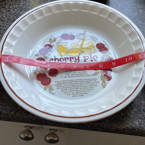 Vintage Cherrie Pie baking dish - Picture 2 of 5